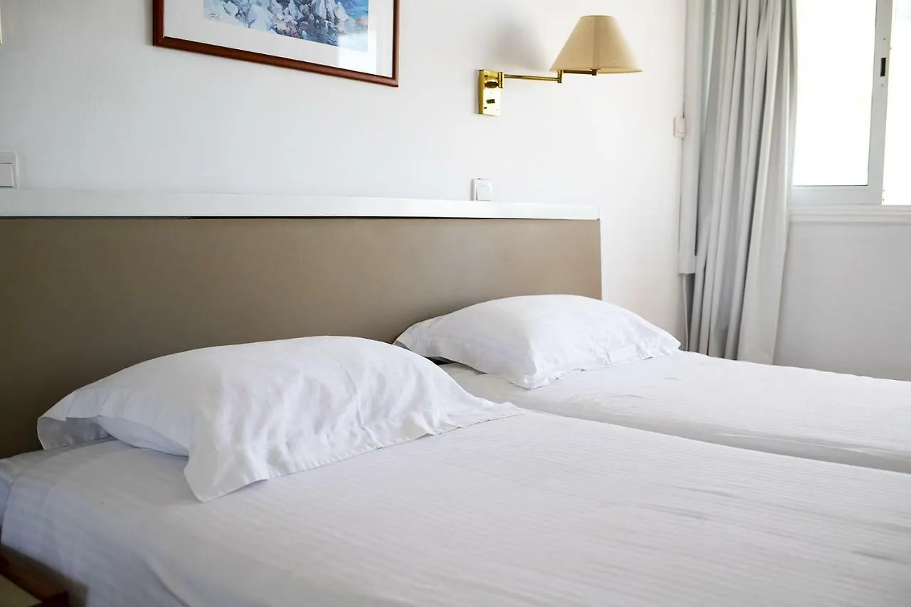 מלון דירות לרנקה Sun Hall Beach Hotel Apartments