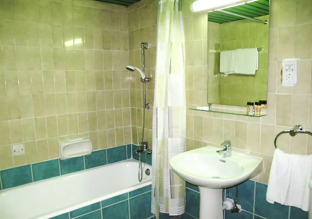 לרנקה Sun Hall Beach Hotel Apartments מלון דירות