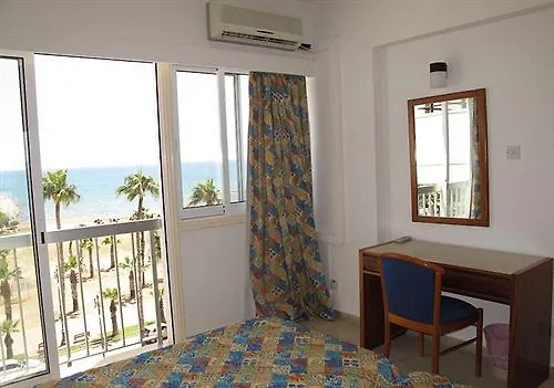 Sun Hall Beach Hotel Apartments Larnaca